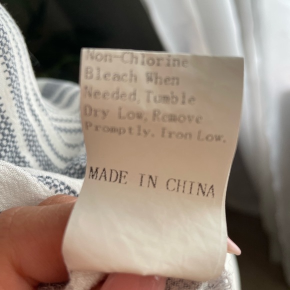 Worn only once- used tank top - Picture 3 of 4